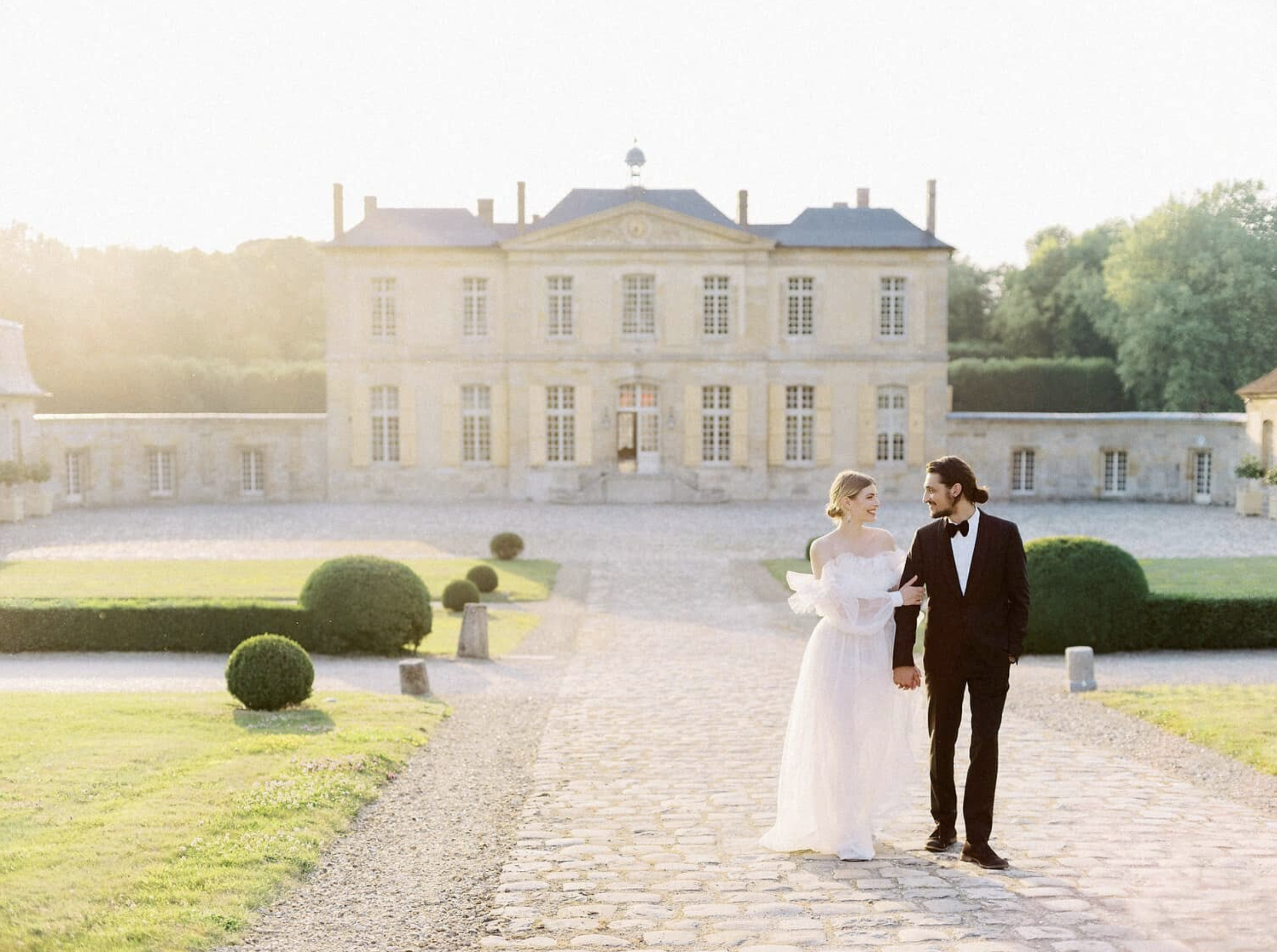 Aster Films couple outside a chateau
